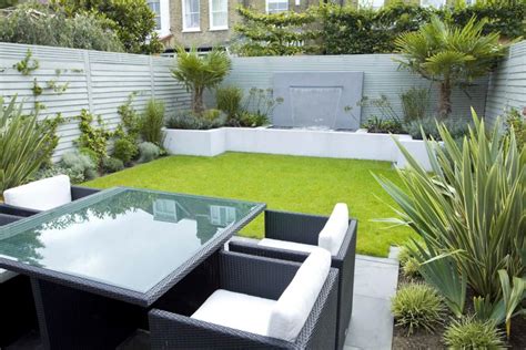 Membuat kreasi taman sederhana dan minimalis yang sebagian besar diambil dari barang yang sudah digunakan, sangan mudah dan simple dalam pengaplikasiannya sehingga dapat. Membuat Kebun Mini di Dalam Rumah - Furnizing