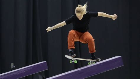 Candy jacobs skateboarding the world. Candy Jacobs schaaft in haar eigen skatepark aan heftige ...
