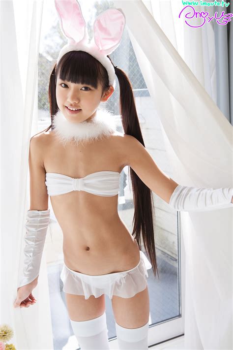 Aragaki's career started when her sister volunteered to turn in an audition profile for her after being informed that the junior fashion magazine nicola. Anjyu Kouzuki Gravure Idols Jr gallery-540 | My Hotz Pic