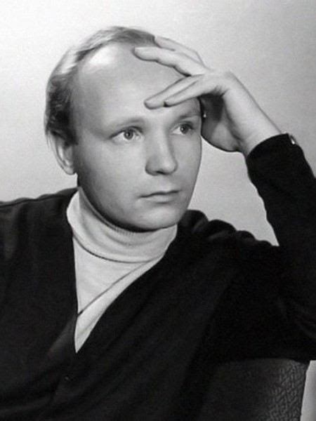 Он потерял сознание дома, родственники вызвали ему скорую. Андрей Мягков фото 2019