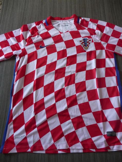 Croatia live score (and video online live stream*), team roster with season schedule and results. Croatia Home football shirt 2016 - 2017.