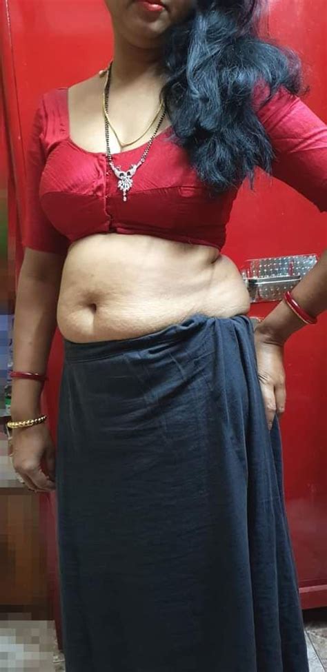 The navel (clinically known as the umbilicus, commonly known as the belly button) is a protruding, flat, or hollowed area on the abdomen at the attachment site of the umbilical cord. Pin on Saree navel