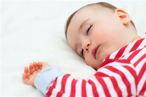 10 Aylık Bebek Gelişimi: Uyku, Beslenme, Aşı Takvimi ...