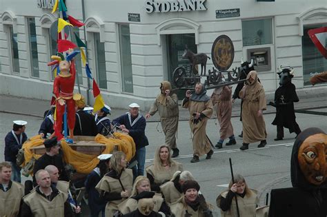 Šiandien šiaulių skorpiono boulingo komanda žaidžia atsakomąsias varžybas su vilniaus bowly komanda. Carrus Navalis 21. marts 09 | Aalborg Karneval | Flickr