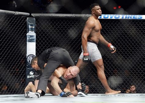 Latest on francis ngannou including news, stats, videos, highlights and more on espn. Francis Ngannou nocauteia Cain Velasquez em 26 segundos no ...