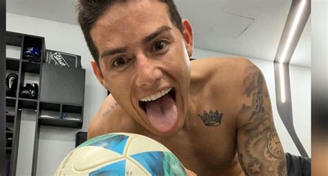 Join the discussion or compare with others! James Rodríguez presentó a su mascota