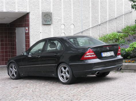 For stopping power, the w204 class c 200 kompressor braking system includes vented discs at the front and discs at the rear. Mercedes-Benz C200 Kompressor W203 - a photo on Flickriver