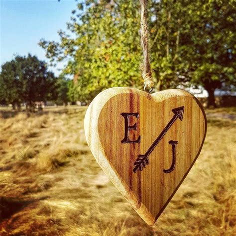 Gifts and girls go hand in hand. Engraved wooden hanging heart - Make Memento l gift ideas ...