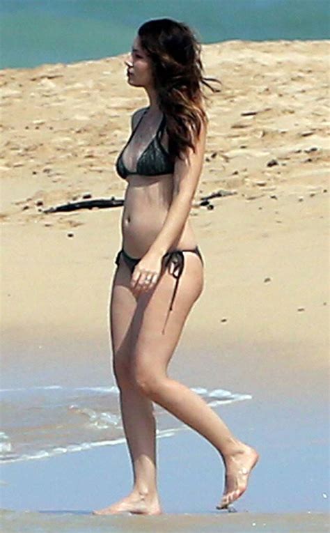 Taking it to the hole with chloe foster. Jessica Biel Flaunts Toned Physique on the Beach in Hawaii ...