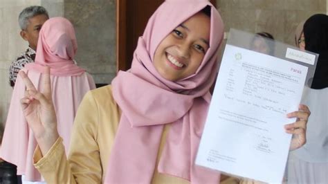 Di antara enggang, jenis enggang gading adalah yang terbesar ukurannya, baik kepala. Kepak Sayap Enggang Borneo dari Adhinda Firdausa - Tribun ...
