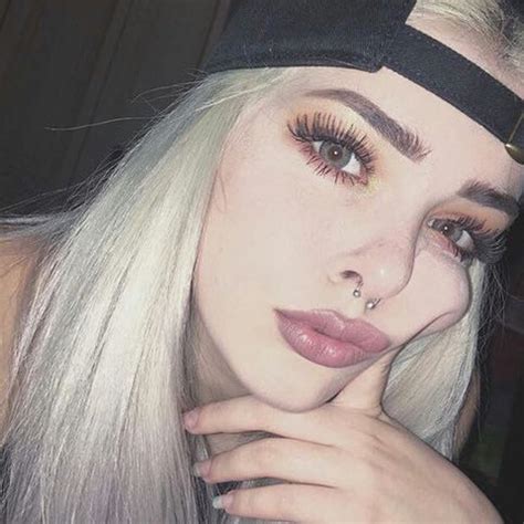 Nasenring direkt nach stechen oder nur stecker? Wie findet ihr Mädchen mit einem Septum? (Piercing, Style ...