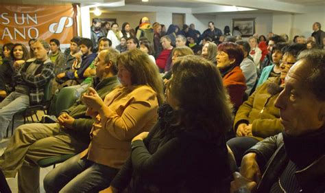 El partido humanista (en español : Pressenza - Chile: Humanistas con Marcel Claude