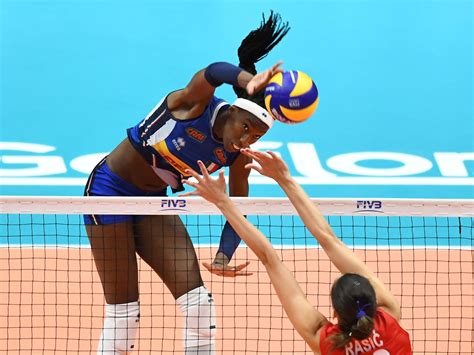 Ho le idee un po' confuse.tuttavia quello che deve interessare è se gioco bene a volley, non con chi dormo. Paola Egonu, star della pallavolo: "Io simbolo dell'Italia ...