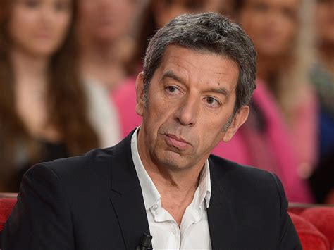 Il est notamment connu pour ses activités d'animateur de radio et de télévision, principalement dans l'émission le magazine de la santé. Le coronavirus : Une anxiété inutile selon le médecin ...