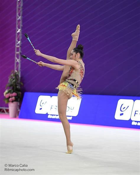 Alexandra agiurgiuculese conquista infatti una storica medaglia di bronzo individuale nella finale alla palla, un risultato domani sarebbe stato un altro giorno, con altre specialità, ovvero clavette e nastro. Alexandra Agiurgiuculese ITA | Rhythmic gymnastics ...