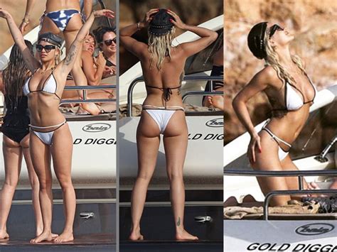 Red hot oil imparts wonderful benefits to skin as grapeseed and olive fruit oils have powerful antioxidants which diminish the damaging effects of sun, enhance the synthesis of healthy collagen and elastin and improve skin's texture. Rita Ora Bikini | Rita Ora Ibiza | Rita Ora Bikini Boat ...