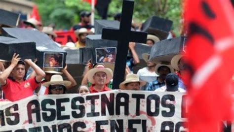 Het land is over het algemeen bergachtig, maar langs de kusten van de caribische zee en de stille oceaan liggen ook laagvlaktes. Honduras: Land rights activists slam campesino killings ...