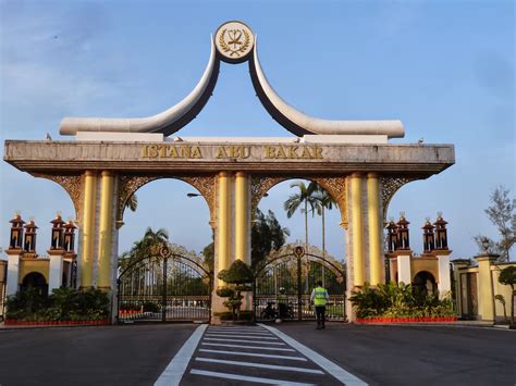 Grand palace park (istana besar) is the royal palace of johor bahru which is currently used for state banquets and royal functions, therefore it is closed for public entry. Kee Hua Chee Live!: PART 1----REHEARSAL AT ISTANA ABU ...