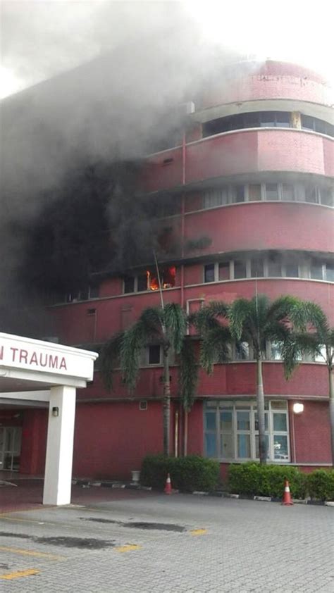 Hospital sultanah aminah johor bahru, johor contoh job safety analysis hsajb staff and patient safety protocols ( to be used together with standard operating procedures ) work area task hazard risk person control measures. (Video&Gambar) Unit Rawatan Rapi (ICU) Hospital Sultanah ...