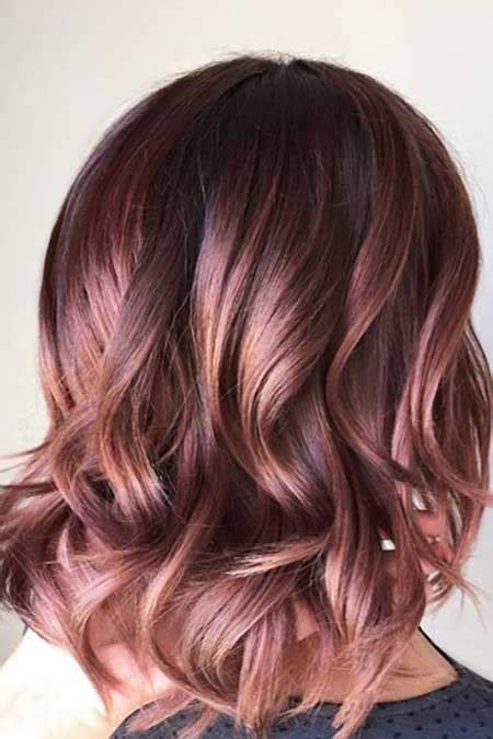 Using a rose gold metallic hair shade is a great way to add a bit of spiciness and intrigue to your otherwise monotone shades of blond, red, or brown. 30 total attraktive Ombre Haarfarbe Ideen - Trend Frisuren Stil