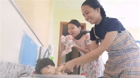 Baby care kids step stool. How to bath a baby? - YouTube