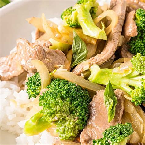 Heat the oil in a deep fry pan and fry the beef slices until they turn to brown color as shown in the picture below. Beef and Broccoli Stir Fry with Green Curry | Club House ...