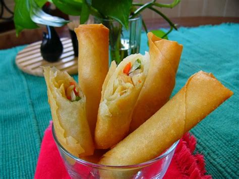 Nikmati sajian lumpia dengan cara berbeda menggunakan kulit tahu. Resep Cara Membuat Lumpia Goreng | Info Resep Masakan ...