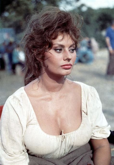 Sofia villani scicolone dame grand cross omri (italian: A young Sophia Loren | SOPHIA LOREN | Pinterest | Sophia ...