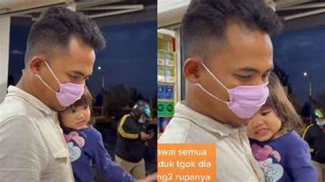 Apakah anda mencari gambar grafis png? VIRAL Suami Datang ke Pusat Belanja Pakai Masker Anak-anak ...