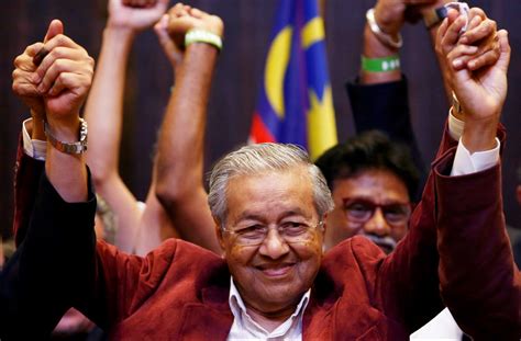 The prime minister of malaysia (malay: Mahathir Sworn in as Malaysia's 7th Prime Minister