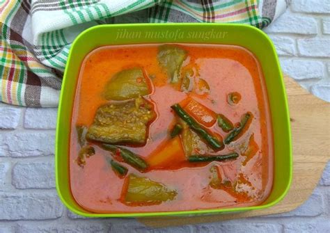 Kalau kamu ingin menikmati sajian sayur lodeh dengan isian yang berbeda, kamu bisa coba lodeh terung atau terong. Resep Lodeh Terong Hijau