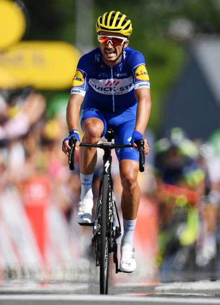 Cycliste professionnel pour @deceuninck_quickstepteam contact: Arrival / Julian Alaphilippe of France and Team QuickStep ...