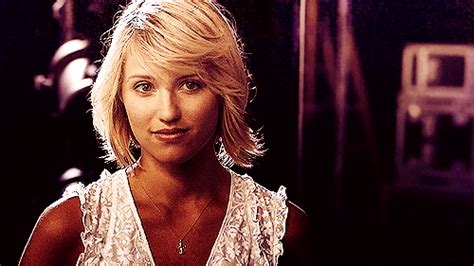 Enable your hair part naturally and blow dry. Quinn Fabray glee Dianna Agron gif | Cabelo