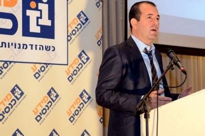 פרקליטות מחוז תא (מיסוי וכלכלה) הודיעה היום (ד') לבעל השליטה ברוביקון וקלע, אמיר ברמלי, כי היא שוקלת להגיש נגדו כתב אישום בכפוף לשימוע, בין היתר בחשד לעבירות של גניבה בידי מורשה, קבלת דבר במרמה בנסיבות מחמירות. אמיר ברמלי הורשע בגניבת 350 מיליון שקל ממשקיעים - פוסטה