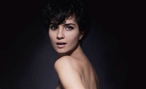 صور توبا بيوكستون 2013 , tuba buyukustun 2013 , توبا. توبا بويوكوستن عارية على "فيسبوك" (صور) - التلغراف