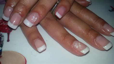 Check spelling or type a new query. Uñas de gel francesa con flor