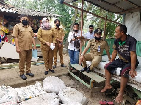 What does tidak layak mean in malay? Camat Sepatan Ajak Kades Peduli Rumah Tidak Layak Huni ...