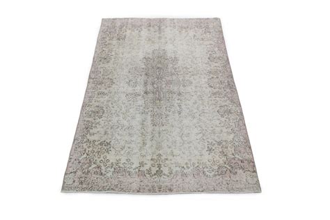 Zweifellos sind parkett und laminat attraktive bodenbeläge, doch noch schöner und gemütlicher wird es mit einem dekorativen teppich in beige. Vintage Teppich Beige in 260x150 (1011-5160) - carpetido.de