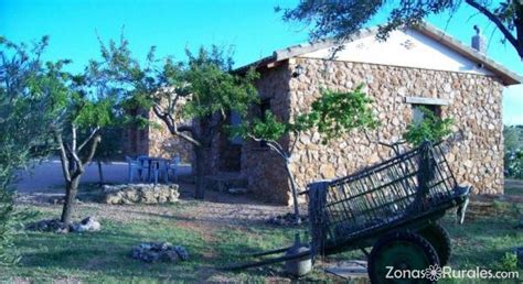 Es una antigua casa construida en equipándola al tiempo con todas las comodidades, consiguiendo así un ambiente acogedor en el que disfrutar de la tranquilidad y el ambiente rural. Casas Rurales El Palomar | Casa Rural en Ossa de Montiel ...