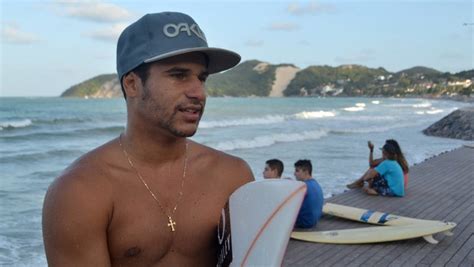 Ítalo ferreira (born may 6, 1994) is a brazilian professional surfer who has competed on the world surfing league men's championship tour since 2015. Caçula na elite, Ítalo Ferreira festeja ano e se inspira ...