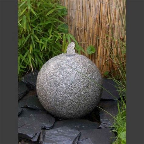 Für einen 20 m2 großen raum reichen vier tropfen aus. Granit Kugel Sprudelstein grau 30cm - Quellsteine ...