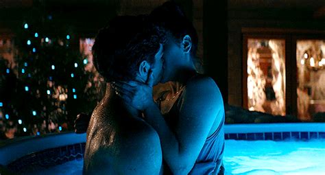 'there's no one else to go to'. Film ve Dizileri İzlerken Tüm Dünyanın "Hadi Öpüşün Artık ...