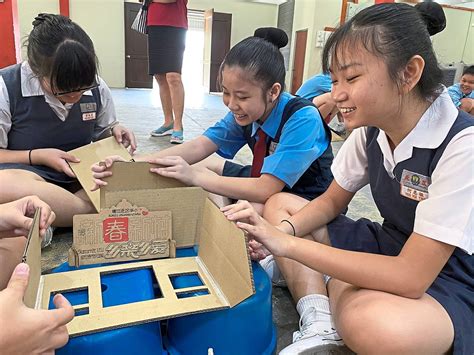 Pengangkutan untuk keluar masuk hanyalah melalui. Roping in pupils to 'build' village for mall's CNY decor ...