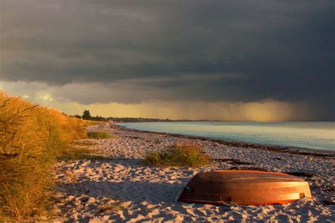 Umgeben von wald und stränden, ist aarhus eine der metropolen schlechthin in dänemark, gerade weil man sich vom schnellen stadtleben in der umgebung besonders gut erholen kann. Nudism and Nudist Beaches in Denmark