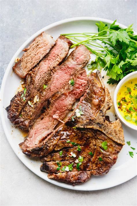 Reduce the heat slightly and cook the t bone for 7 minutes. How To Prepare T Bone Steak - Perfect T Bone Steak Recipe Video Tipbuzz - Rub it with olive oil ...