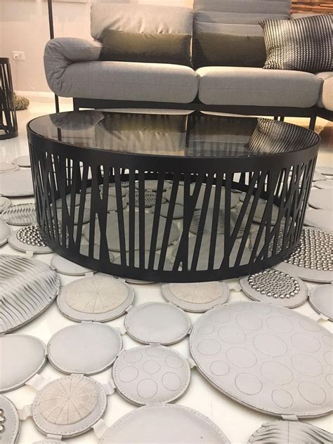 Golden leaf round base coffee table is an ideal material for those who need a durable surface for entertaining. Contemporary Round Coffee Table with Smoked Black Glass ...