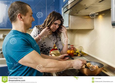 Häuser aus meisterhand, weil bauen vertrauen voraussetzt! Verbinden Sie Zu Hause Kochen, Die Frau, Die Nicht Mit ...