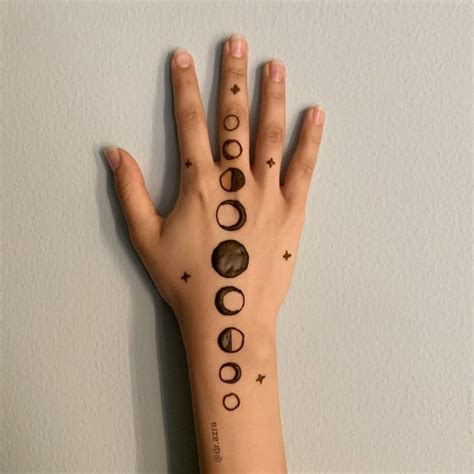 Simply stick, apply, dry, and shine! عذراء on Instagram: "Phases of the moon 🌙 #henna #hennaart ...