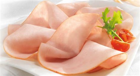 Petto di tacchino aromatizzato e cotto al forno dal classico aspetto esterno color beige liscio ed uniforme con budello. Rischio listeriosi, Ministero richiama fesa di tacchino ...