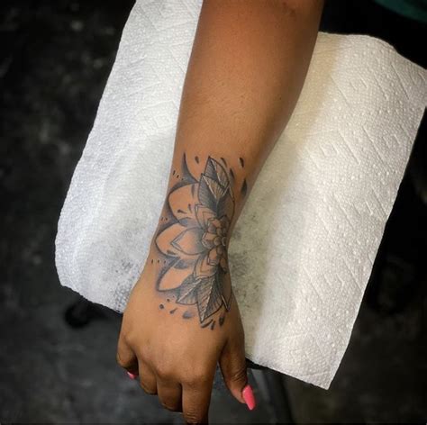 Feminine tattoo sleeves, whether you're covering a bit, half, or all of your arms, are for somebody that isn't afraid of responsibility. Pin by nani♡︎ on ०inked up० in 2020 | Feminine tattoo ...